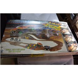 MONSTER TRUCK ELECTRIC 4 X 4 POWERED ARENA RACING SET - IN BOX