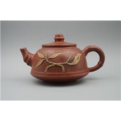 A  Tang Du Tao Ye Sheng Chan He Zuo She  Mark Yixing Teapot.