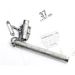 Superb Edwardian silver thermometer case, the pull-off cover supported by side link chains and with 