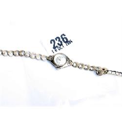 9ct gold Accurist ladies watch in working order