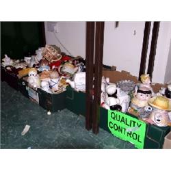 Approx 38 novelty tea pots