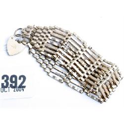 9ct gold 8 bar gate bracelet