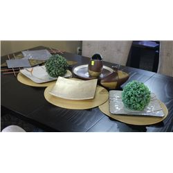 LOT OF 9 ASSORTED DECORATIVE ORNAMENTS