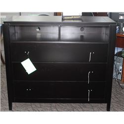 LUNA MEDIA CHEST