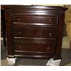 Image 1 : YORKVILLE NIGHTSTAND