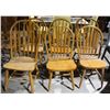 Image 1 : LOT OF 6 MEDIUM OAK SIDE CHAIRS