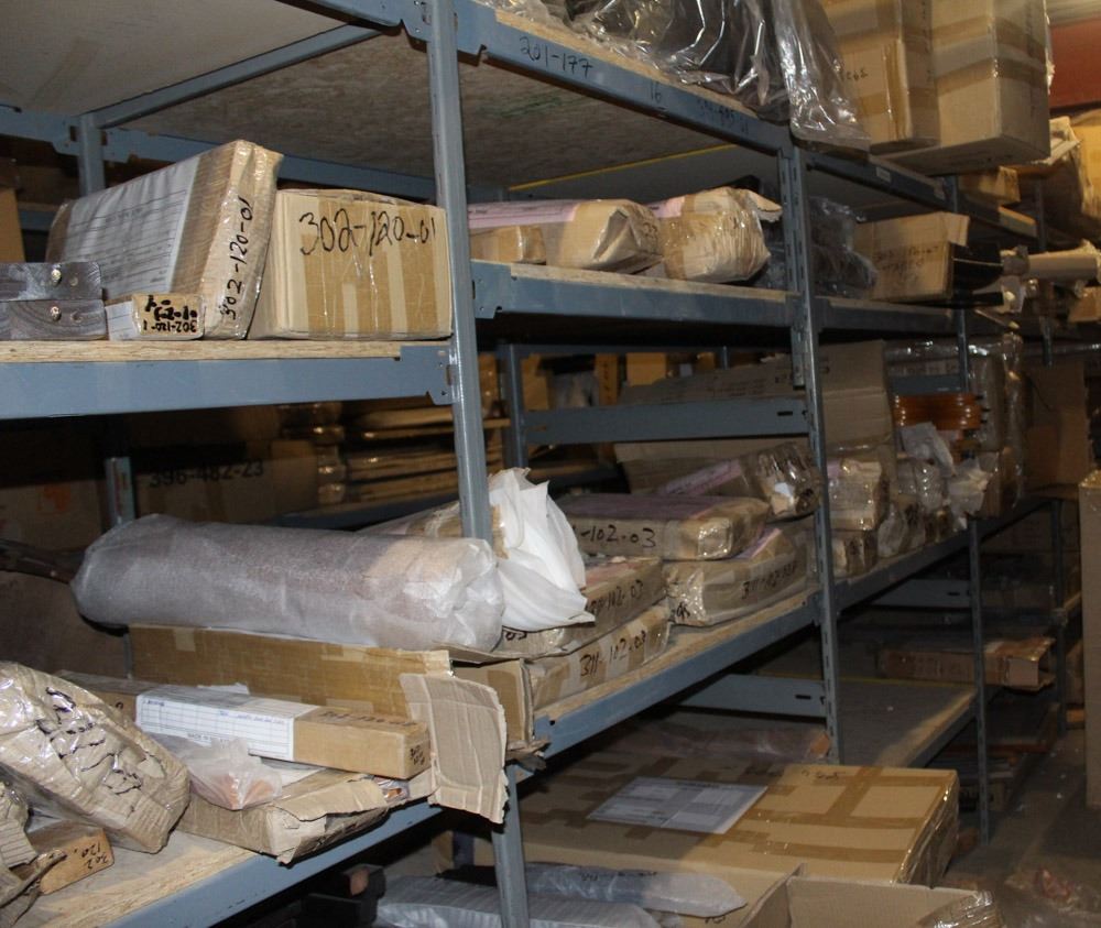 11 SEC OF EZ RECT RACKING W/ SHELFS & CONTAINS