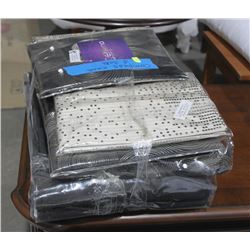 COMPASS KING TOP OF BED SETS