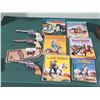 Image 1 : 3 VINTAGE CAP GUNS AND COWBOY CHILDRENS BOOKS