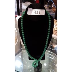 VINTAGE GREEN STONE BEAD NECKLACE