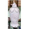 Image 2 : ASIAN PORCELAIN TABLE LAMP