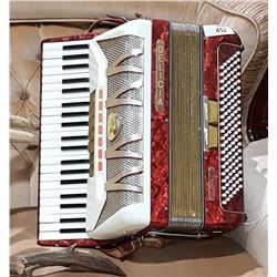 VINTAGE LIGNATONE DELICIA ACCORDIAN W/RED PEARLITE FINISH