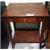 Image 1 : VINTAGE OCCASIONAL TABLE