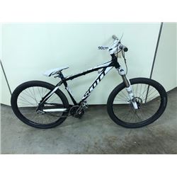 BLACK AND WHITE SCOTT SINGLE SPEED DIRT JUMPING BIKE WITH FRONT DISK BRAKE