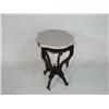 Image 4 : 19th Century American Marble Top Mahogany Table and Matching Side Table