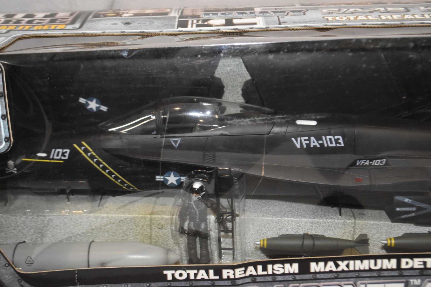 Elite Force 1:18th scale die cast "U.S. Navy F/A-18 Hornet Aircraft