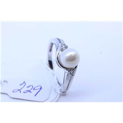 Ladies 10kt white gold and genuine pearl ring set with accent diamonds