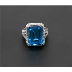 18) 14K WHITE GOLD DIAMOND & BLUE TOPAZ RING