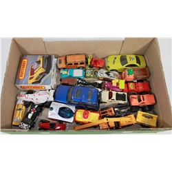 FLAT OF VINTAGE AND DIE CAST CARS