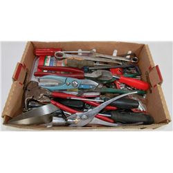 FLAT OF ASSORTED ESTATE TOOLS