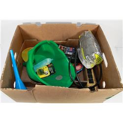 LOT OF OIL/MULTIPURPOSE FUNNELS