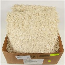 PAIR OF SHOWHOME DECORATIVE PILLOWS