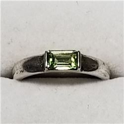 27) STERLING SILVER PERIDOT RECTANGLE RING SIZE 6