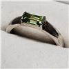 Image 2 : 27) STERLING SILVER PERIDOT RECTANGLE RING SIZE 6