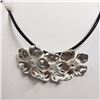 Image 2 : 97) STERLING SILVER 3 FLOWER PENDANTS NECKLACE