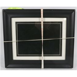 HP DIGITAL PICTURE FRAME WITH REMOTE AND CHARGER