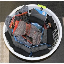 18 PAIR MENS MERINO WOOL, POLAR EXTREME SOCKS