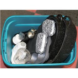 KITCHEN LOT INCL, 2 ROASTERS, SILICONE OVEN MITTS