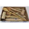 Image 1 : ESTATE LOT OF WOOD KITCHEN UTENSILS