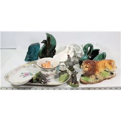 BOX OF RETRO DECORATIONS