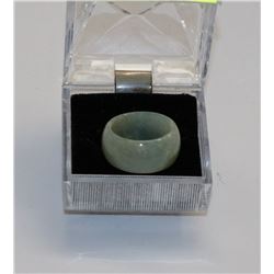 JADE RING - APPROX SIZE 8.5