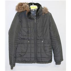 BLACK WINTER JACKET SIZE SMALL/W FAUX FUR