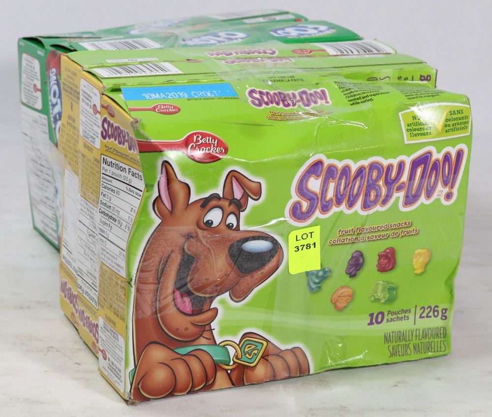 LOT OF SCOOBY DOO FRUIT SNACKS AND FRUIT ROLL UPS