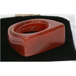 CARNELIAN STONE RING - APPROX SIZE 5.5