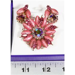 VINTAGE PINK RHINESTONE BROOCH AND EARRING SET.