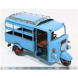 VINTAGE STYLE METAL TIKE-BUS DECORATION