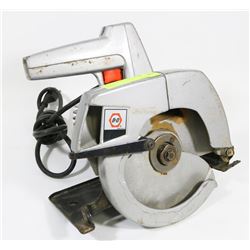 BLACK AND DECKER SKILL SAW 7.5" 9 AMP.