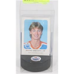 1982-83 WAYNE GRETZKY RED ROOSTER CARD AND PUCK