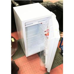 MAGIC CHEF FRIDGE - SMALL