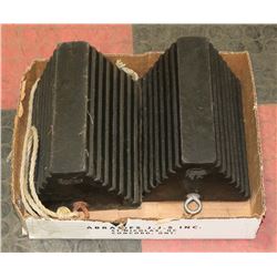 SET OF RUBBER WHEEL CHOCKS (10"X5"X6") -
