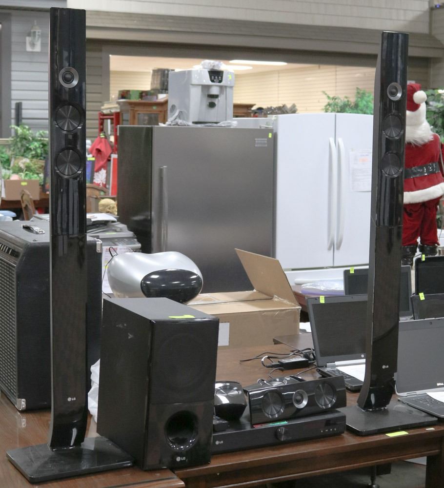 LG 5.1 SURROUND SOUND SYSTEM WITH REMOTE