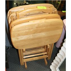 SET OF 4 MAPLE TV TABLES WITH STAND.