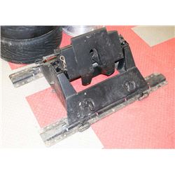 FIFTH WHEEL & RAILS COMPLETE.