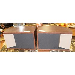 PAIR OF VINTAGE BOSE SPEAKERS