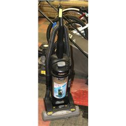 EUREKA 12 AMP UPRIGHT VACUUM