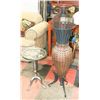 Image 1 : FLOOR STANDING VASE WITH METAL VASE AND SMALL END